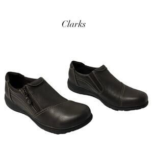 Clarks Carleigh Ray Dark Brown Zipper Stitch Trim Leather Loafers NIB Size 11W